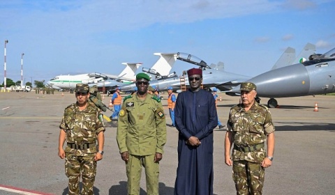 Tentative de déstabilisation au Niger : l’Algérie « dépêche » quatre avions de chasse à Niamey, en soutien aux forces armées