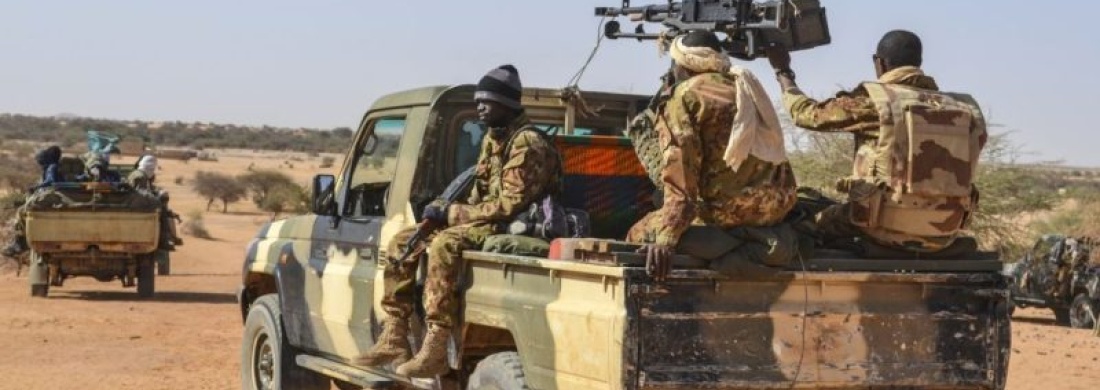 Mali : les FAMa disent avoir repoussé des attaques coordonnées contre cinq positions militaires, le FLA revendique plusieurs offensives