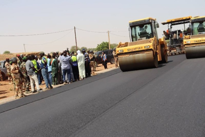 Tillabéri : le ministre de l'Équipement constate l'avancement des travaux de la route Farié-Téra
