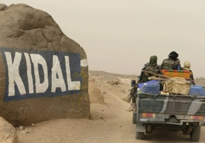 Mali : l’armée fait monter la pression sur Kidal avec des manœuvres militaires d’envergure appuyées par des frappes aériennes dans la zone