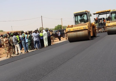 Tillabéri : le ministre de l'Équipement constate l'avancement des travaux de la route Farié-Téra