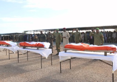 Niger : inhumation officielle de trois éléments de la Garde présidentielle tombés lors des événements de Niamey
