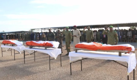 Niger : inhumation officielle de trois éléments de la Garde présidentielle tombés lors des événements de Niamey