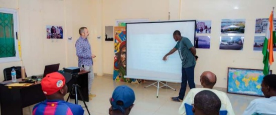 Niger–Russie : à Niamey, l’ONG EMMNR poursuit ses cours gratuits de langue russe et attire de nouveaux apprenants