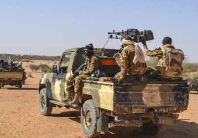 Mali : les FAMa disent avoir repoussé des attaques coordonnées contre cinq positions militaires, le FLA revendique plusieurs offensives