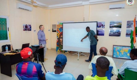 Niger–Russie : à Niamey, l’ONG EMMNR poursuit ses cours gratuits de langue russe et attire de nouveaux apprenants