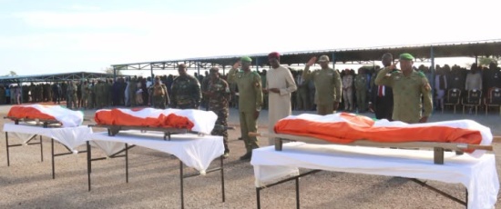 Niger : inhumation officielle de trois éléments de la Garde présidentielle tombés lors des événements de Niamey