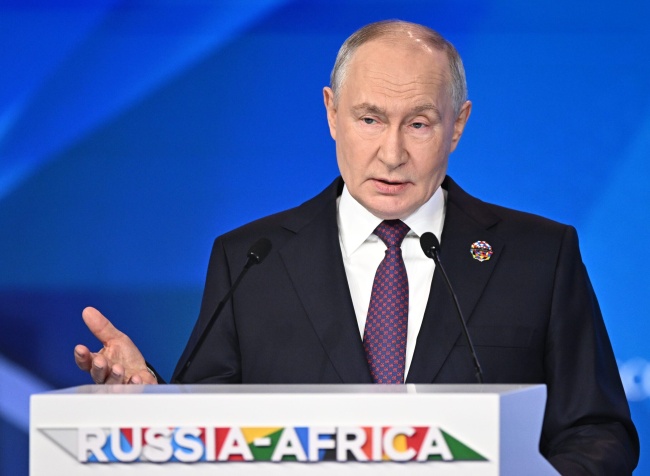 Vladimir Poutine invite les compagnies aériennes africaines à lancer des vols vers la Russie
