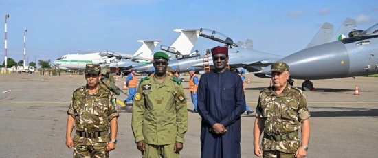Tentative de déstabilisation au Niger : l’Algérie « dépêche » quatre avions de chasse à Niamey, en soutien aux forces armées