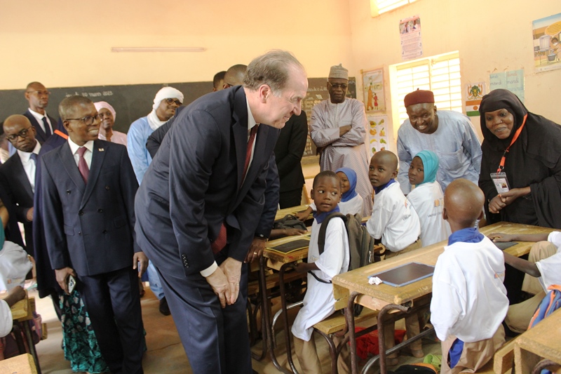 visite-du-president-de-la-banque-mondiale-au-niger-a-l-ecole-normale-de-niamey-david-malpass-s-enquiert-des-interventions-du-projet-lire-dans-le-domaine-de-l-education