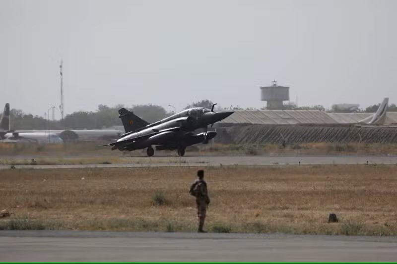 avion Mirage de armee francaise