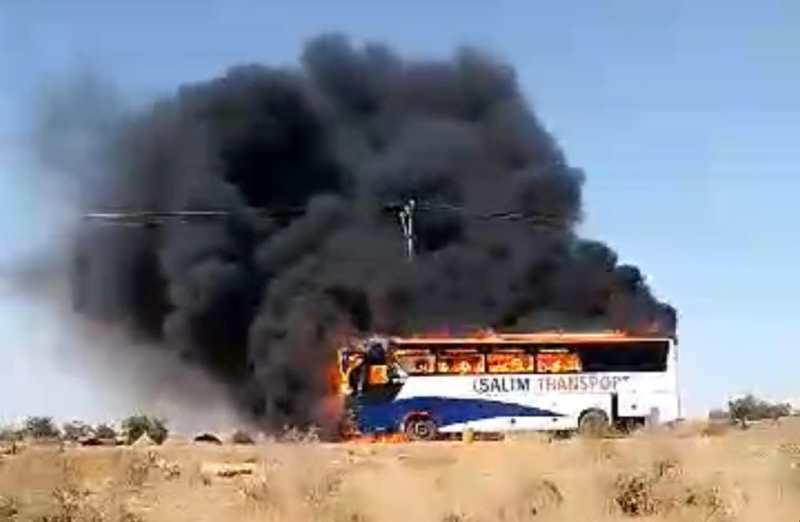 Bus Salim Transport en feu