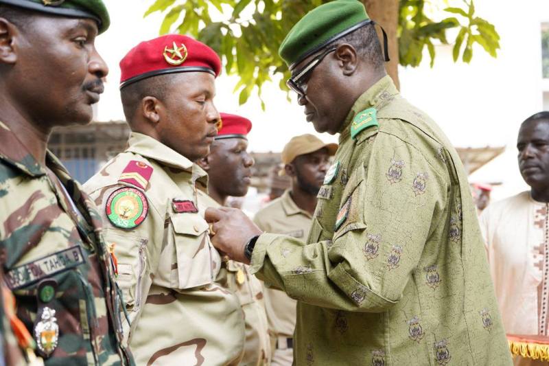 Decoration prefet Bilma et compagnons BIS