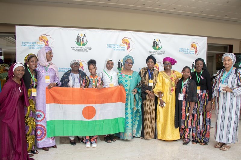 Filles Nigeriennes Sommet jeunes Filles Dakar BIS1