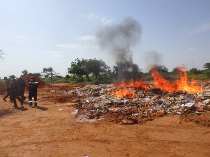 Incineration produits Chicha et produits perimes Niamey 17 09 2025