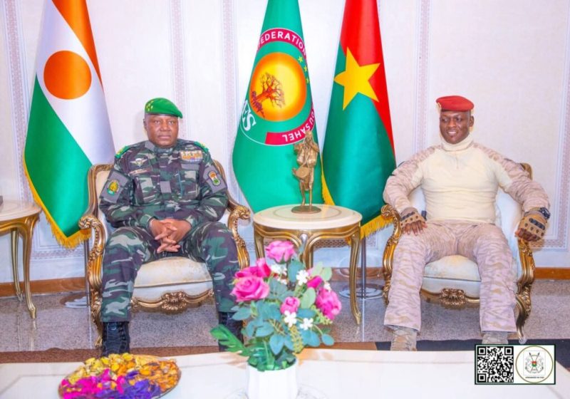 Tiani et Ibrahim Traore assis Presidence Faso