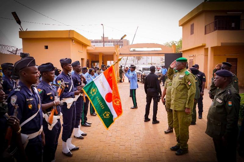 ToumbaDGPNvisiteDrapeau