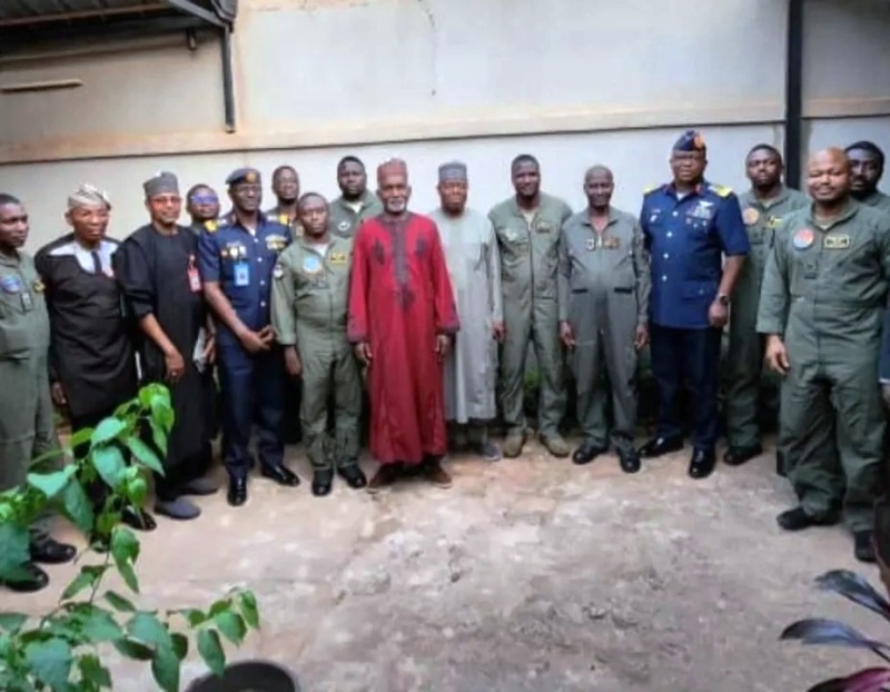 Yusuf Maitama Tuggar et equipage nigerian libere Ouagadougou