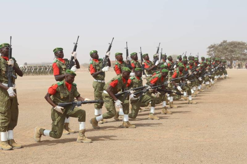 presentation au Drapeau national recrues Dosso