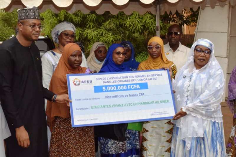 remise appuis financiers UEMOA aux Jeunes Filles handicapees BIS22