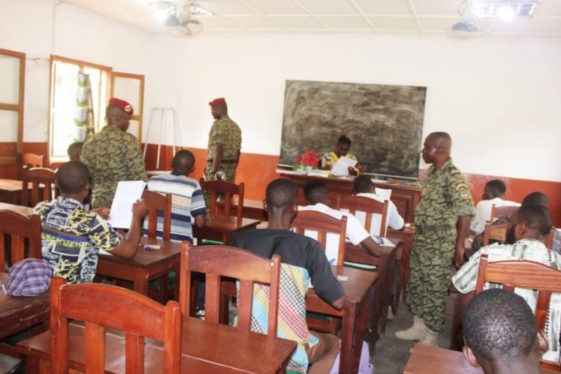 soldats RCA dans une classe