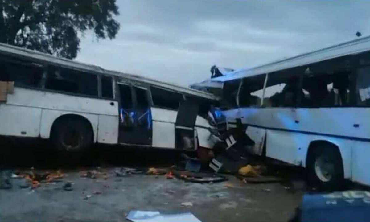 Collision entre deux bus au Senegal au moins 38 morts deuil national
