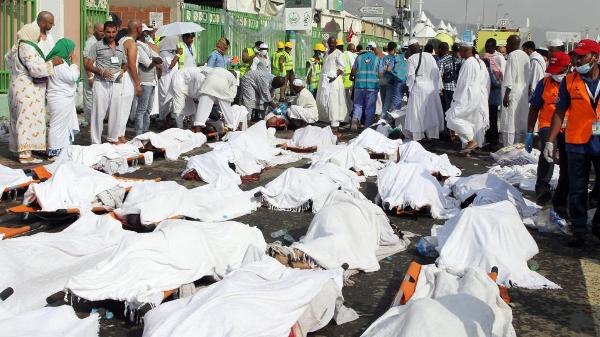Des corps des victimes du mouvement de foule survenu pendant le hadj