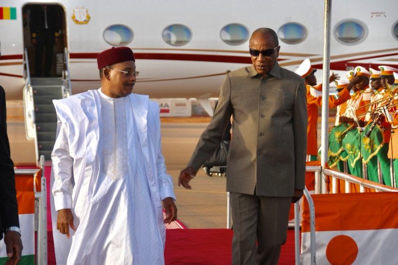 Issoufou et Conde Niamey aeroport