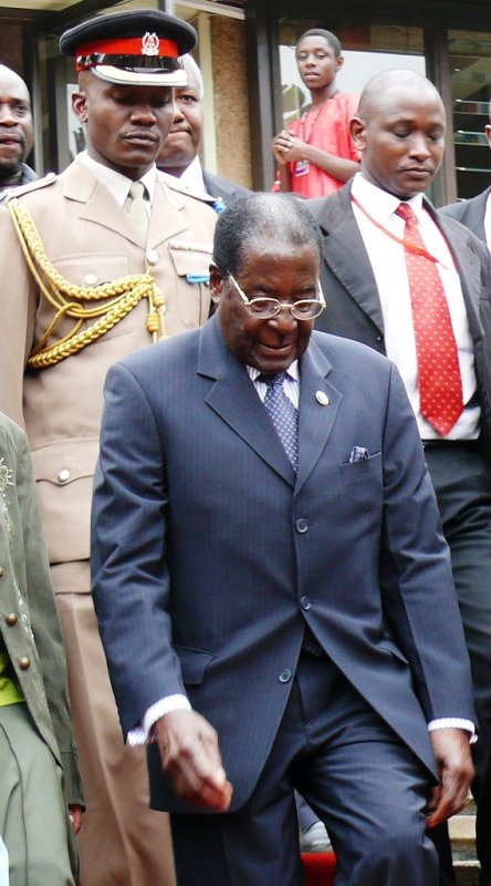 Robert Mugabe tete baisse-min