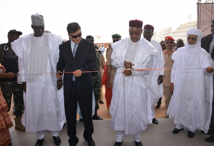 Issoufou inauguration Hopital de Reference de Niamey1
