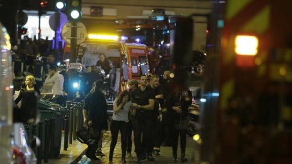 fusillades et explosions meurtrieres paris au moins 18 morts