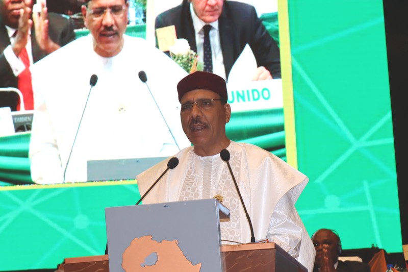 Mohamed Bazoum Sommet UA Niamey 25 11 2022