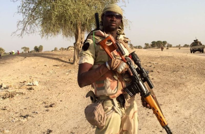 Un soldat nigerien qui se fait appeler Romeo