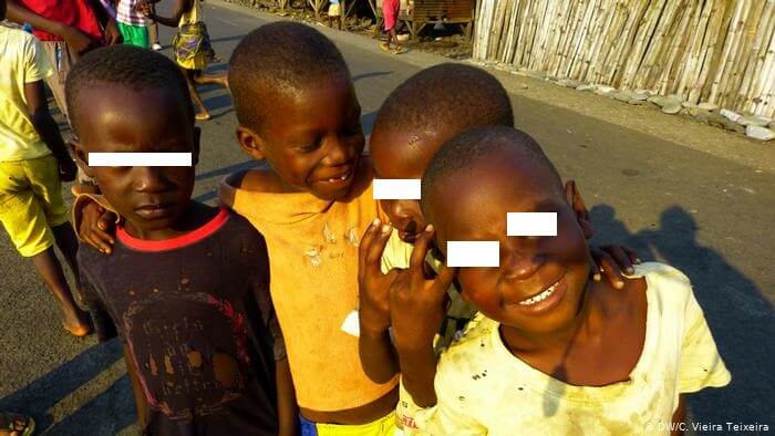 enfants africains souriant