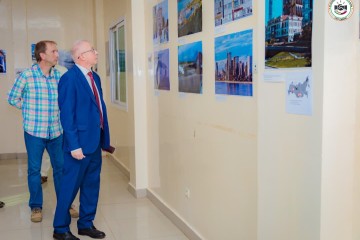 Culture et diplomatie : l’ambassadeur russe visite l’exposition « La Russie en toute sa diversité » à l’ONG EMMNR