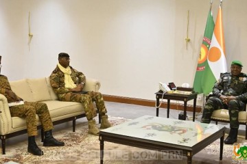 Sécurité: les ministres de la défense de l’AES font le point de l’Opérationnalisation de la Force Unifiée au Général d’armée Abdourahamane Tiani