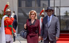 Présidentielle en Côte d’Ivoire : Alassane Ouattara officialise sa candidature à un « second mandat » sous la Troisième République, l’opposition dénonce un quatrième mandat illégal