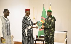 AES : « La Confédérale », l’hymne officiel de la Confédération des États du Sahel, présenté au Président Tiani