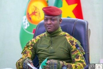 Burkina Faso : après 3 ans de suspension, les partis politiques finalement dissous comme au Mali et au Niger