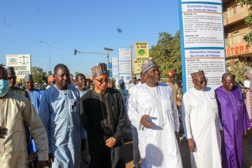 76e anniversaire de la DUDH : le Niger marque son attachement aux droits humains avec l'inauguration de totems symboliques