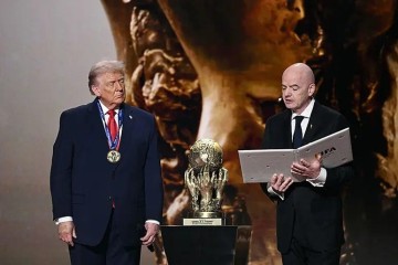 À Washington, la Fifa décerne à Donald Trump un inédit « Prix de la paix » qui interroge