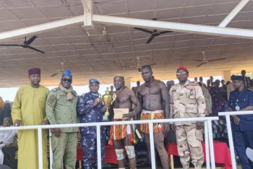 Le lutteur Abba Ibrahim de Niamey remporte la coupe RTN de lutte traditionnelle