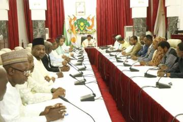 Augmentation du prix du gasoil au Niger : le Président Bazoum rencontre les centrales syndicales et la société civile