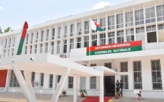 Crise à Madagascar : l’Assemblée nationale défie Andry Rajoelina et vote sa destitution après sa dissolution