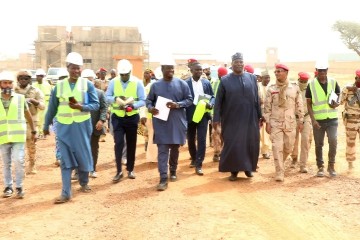 Nouvelle maison d’arrêt de Niamey : le ministre de la justice en visite sur un chantier à la traîne