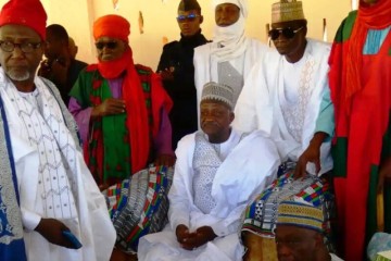 Dosso : l’honorable Amadou Seydou Sounna Djermakoye triomphalement accueilli et officiellement installé comme Sultan