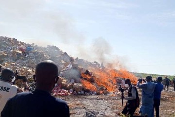 Santé publique : incinération de 915 tonnes de produits pharmaceutiques illicites et plus de 51 000 articles de chichas à Niamey